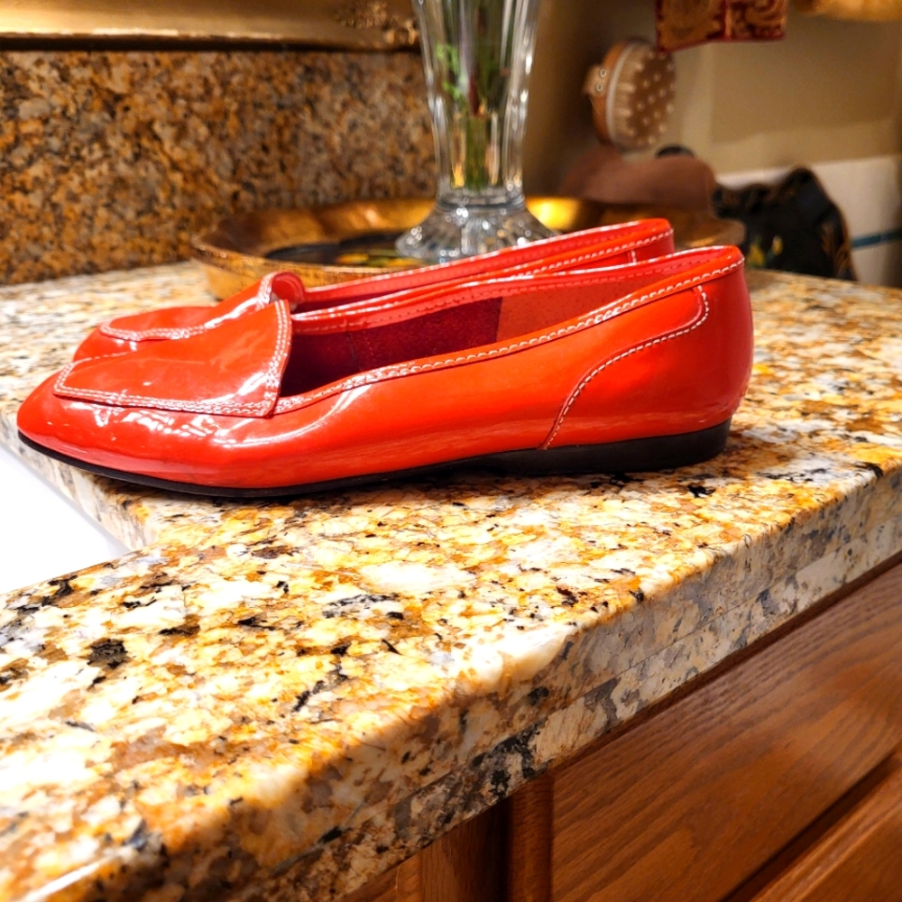 Enzo Angelini Size 7 and a 1/2 patent leather shoe tomato red.